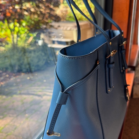 Michael Kors Voyager Medium Tote Dk Chambray - Picture 4 of 6